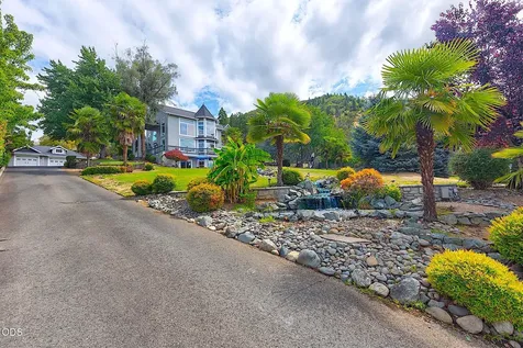 921 NE Beacon Drive Grants Pass OR 97526