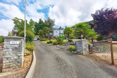 921 NE Beacon Drive Grants Pass OR 97526
