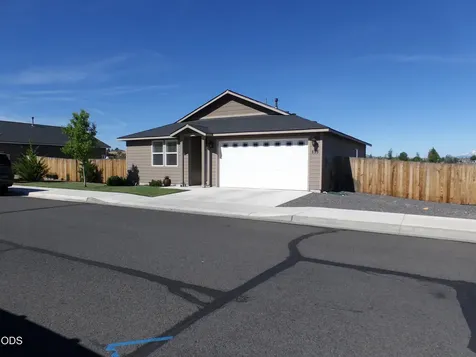 898 SE Strawberry Lane Madras OR 97741