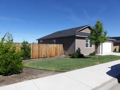 898 SE Strawberry Lane Madras OR 97741
