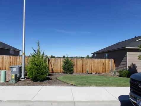 898 SE Strawberry Lane Madras OR 97741