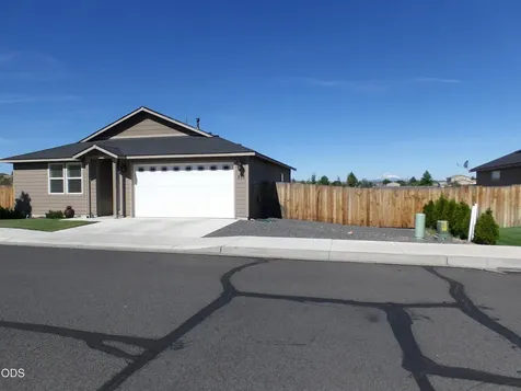 898 SE Strawberry Lane Madras OR 97741