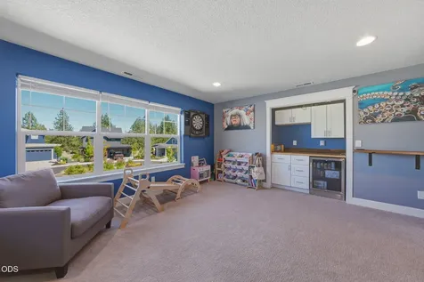61003 SE Crane Peak Court Bend OR 97702