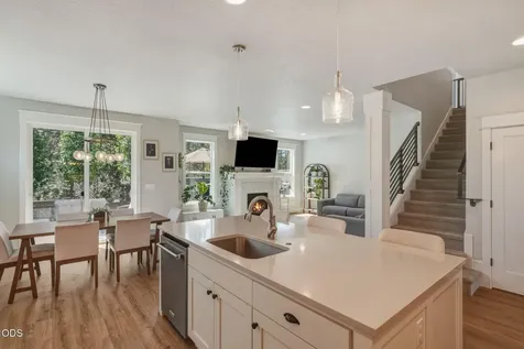 61003 SE Crane Peak Court Bend OR 97702