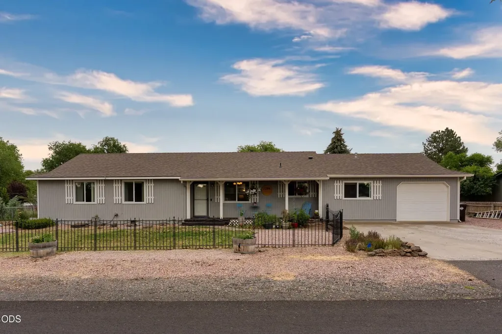2284 NW 13th Street Redmond OR 97756