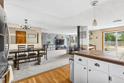 2284 NW 13th Street Redmond OR 97756