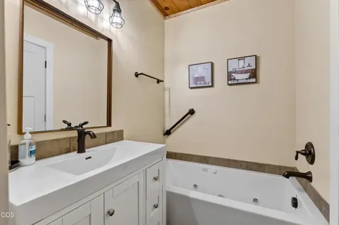 2284 NW 13th Street Redmond OR 97756
