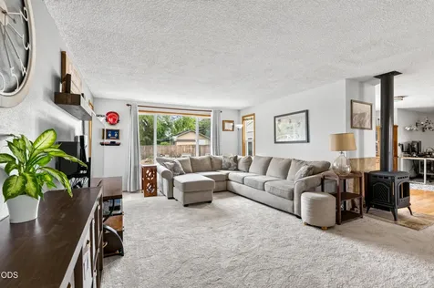 2284 NW 13th Street Redmond OR 97756