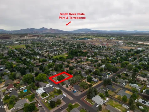 2284 NW 13th Street Redmond OR 97756