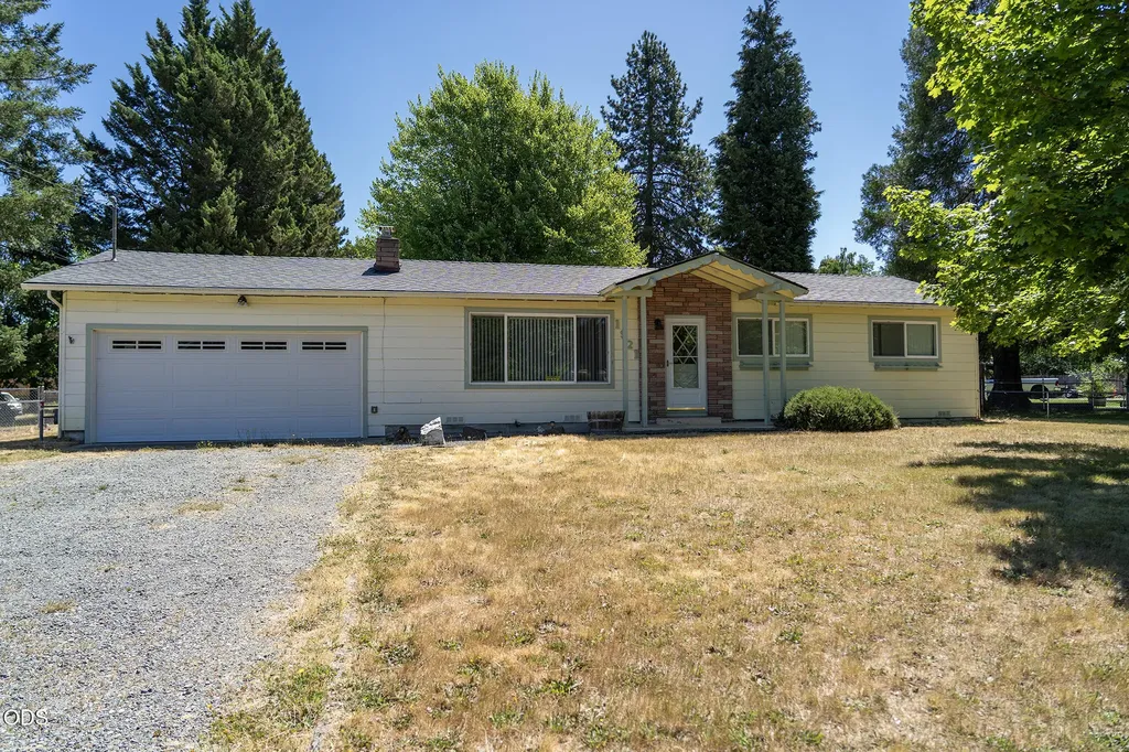1921 Regina Way Grants Pass OR 97527