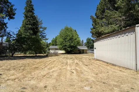 1921 Regina Way Grants Pass OR 97527