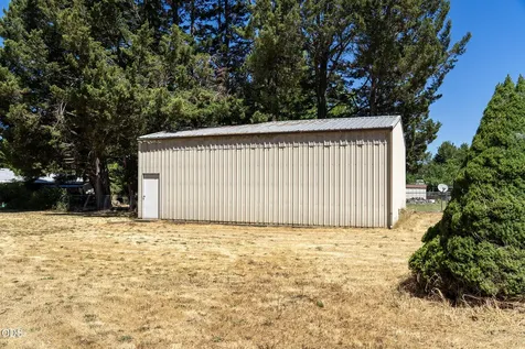 1921 Regina Way Grants Pass OR 97527