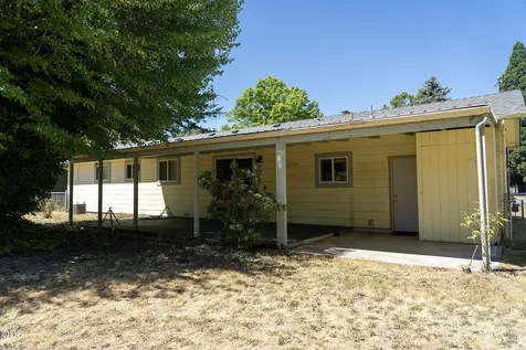 1921 Regina Way Grants Pass OR 97527