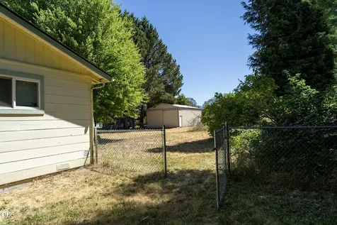 1921 Regina Way Grants Pass OR 97527