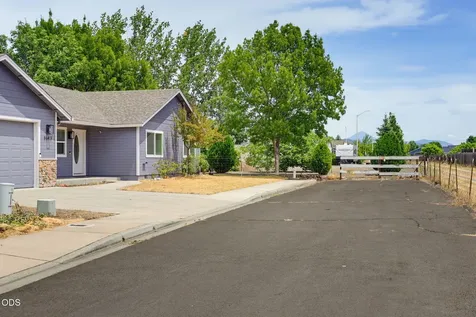 3643 Amelia Way White City OR 97503