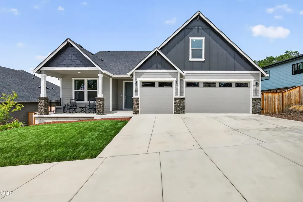 327 Arrowhead Trail Eagle Point OR 97524