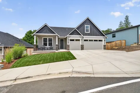 327 Arrowhead Trail Eagle Point OR 97524