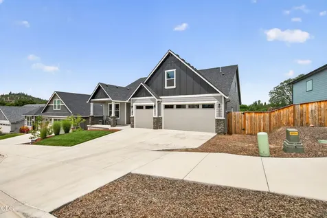 327 Arrowhead Trail Eagle Point OR 97524