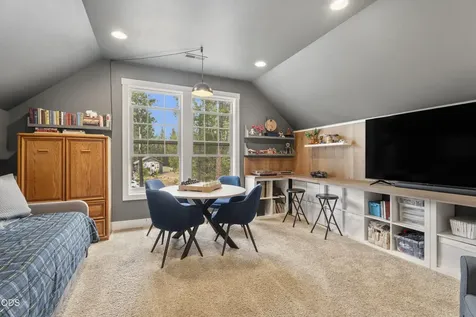 17169 Kingsburg Road Bend OR 97707