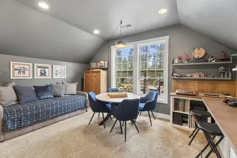 17169 Kingsburg Road Bend OR 97707