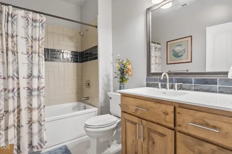 17169 Kingsburg Road Bend OR 97707