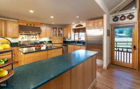 26275 SW Metolius Meadows Drive Camp Sherman OR 97730