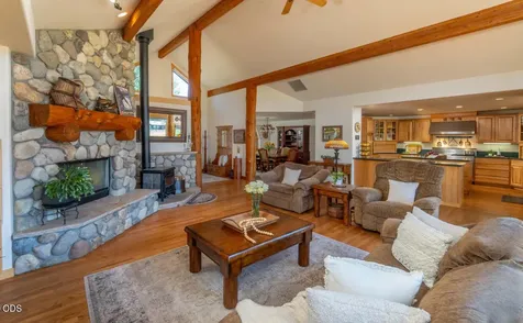 26275 SW Metolius Meadows Drive Camp Sherman OR 97730