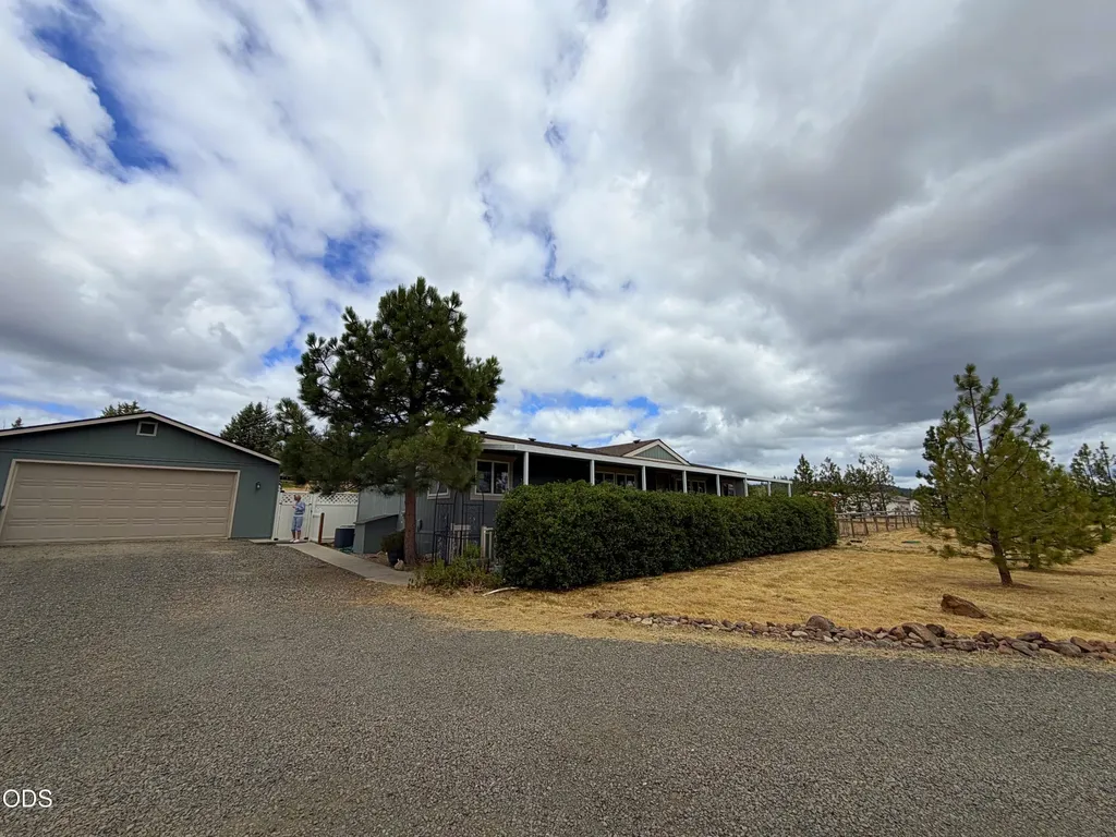 63 Rogue River Drive Eagle Point OR 97524