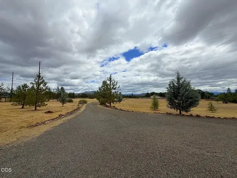 63 Rogue River Drive Eagle Point OR 97524