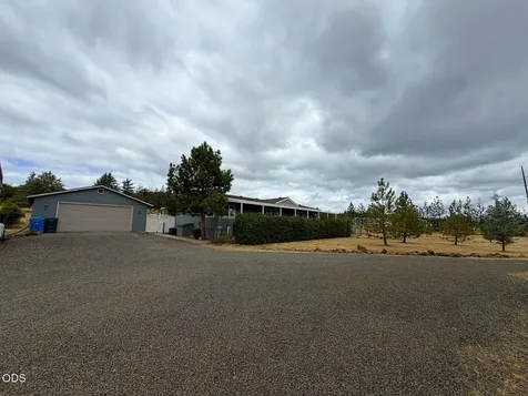 63 Rogue River Drive Eagle Point OR 97524
