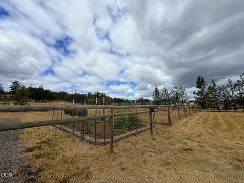 63 Rogue River Drive Eagle Point OR 97524