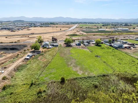 1729 E Gregory Road Central Point OR 97502