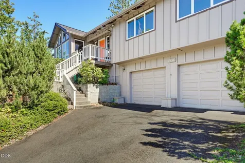 1536 Pinecrest Terrace Ashland OR 97520