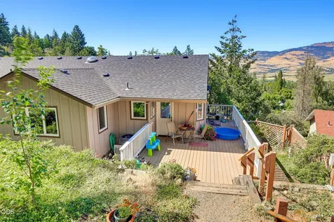 1536 Pinecrest Terrace Ashland OR 97520