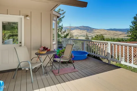 1536 Pinecrest Terrace Ashland OR 97520