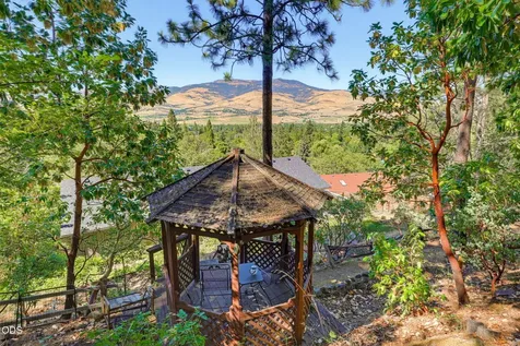 1536 Pinecrest Terrace Ashland OR 97520