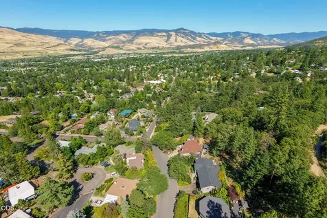 1536 Pinecrest Terrace Ashland OR 97520