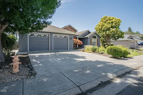 499 Ridgeway Avenue Central Point OR 97502