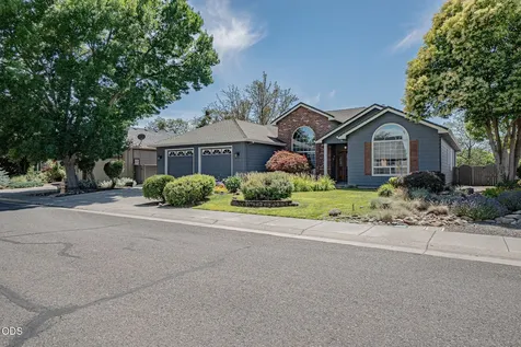 499 Ridgeway Avenue Central Point OR 97502