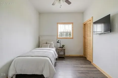 31 3rd Street Metolius OR 97741