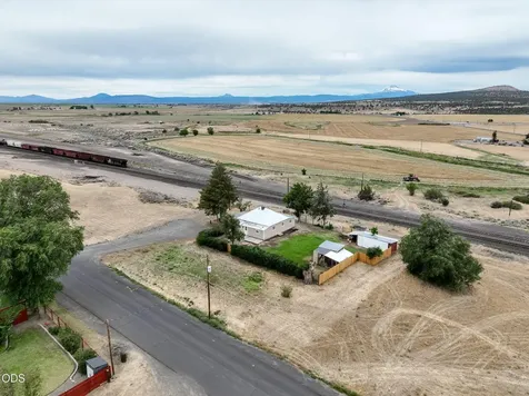 31 3rd Street Metolius OR 97741