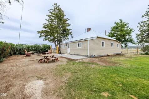 31 3rd Street Metolius OR 97741