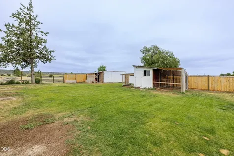 31 3rd Street Metolius OR 97741