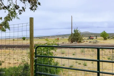 31 3rd Street Metolius OR 97741