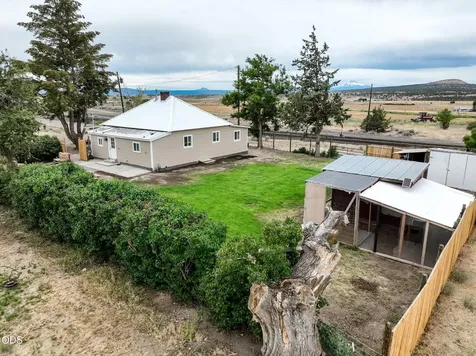 31 3rd Street Metolius OR 97741
