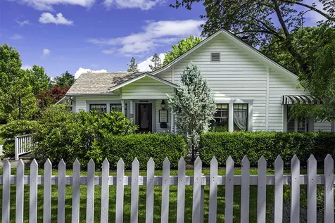 215 S 4th Street Jacksonville OR 97530