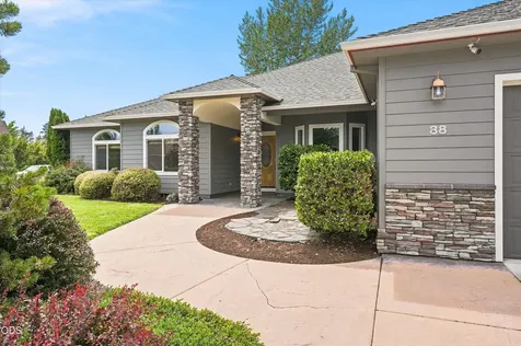 88 Pineridge Lane Eagle Point OR 97524
