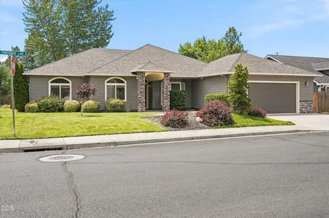 88 Pineridge Lane Eagle Point OR 97524
