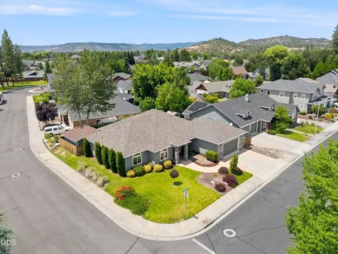 88 Pineridge Lane Eagle Point OR 97524