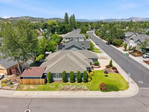 88 Pineridge Lane Eagle Point OR 97524